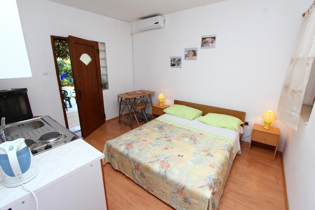 Apartments Antolovic Rovinj Room photo